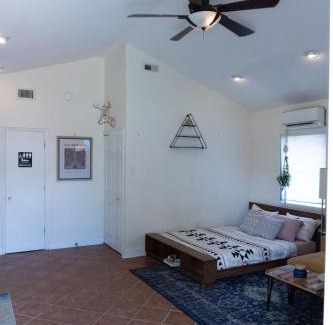 Pine Castle House | Lofty Dreams B&B, studio near Disney & Universal