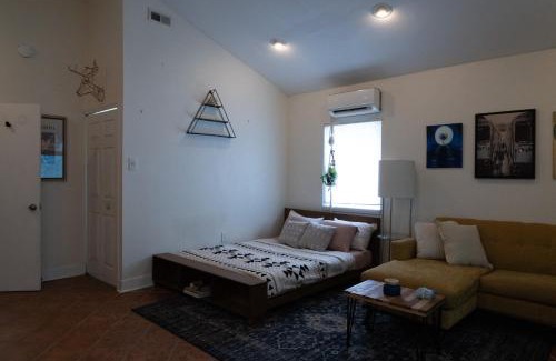 Pine Castle House | Lofty Dreams B&B, studio near Disney & Universal