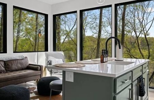Alexander House | Lofty Ledges Hangout at French Broad River Farms