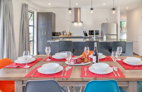 Hanmer Springs Cottage | Lofty Quarters - Hamner Springs Holiday Home