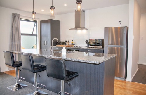 Hanmer Springs Cottage | Lofty Quarters - Hamner Springs Holiday Home