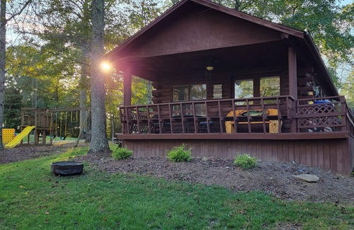 Schnellville House | Log Cabin 3 at Osborn Boat Ramp on Patoka Lake