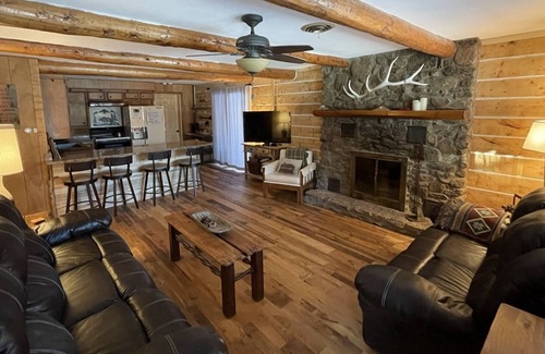 Ponderosa Pines Cabin | Log Cabin Back to Rio Grande National Forest - Fishing, Hiking, Skiing