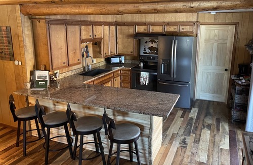 Ponderosa Pines Cabin | Log Cabin Back to Rio Grande National Forest - Fishing, Hiking, Skiing