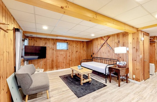 Montgomery Center Condo | Log cabin condo with mountain views and full kitchen - close to Jay Peak Resort