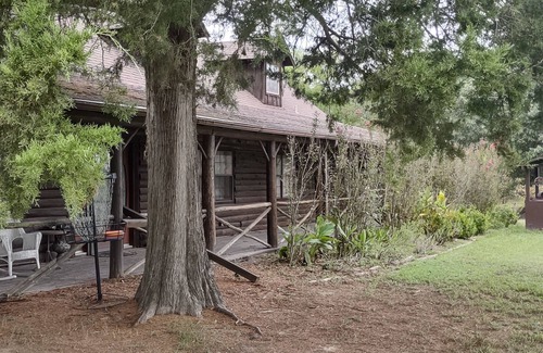 Gilmer Cabin | Log cabin East Texas near Barnwell and Lake of the Pines
