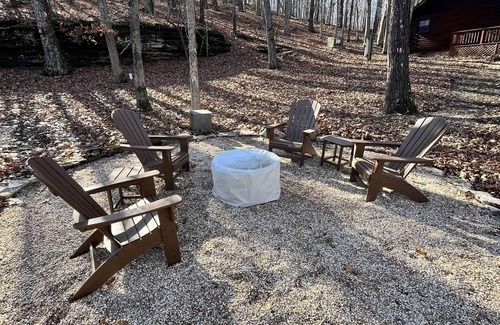 Eureka Springs Cabin | Log Cabin + Fire Pit + Trails + Porch Swing