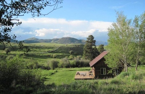 Gardiner Cabin | Log Cabin Getaway On Ranch close to Yellowstone Park
