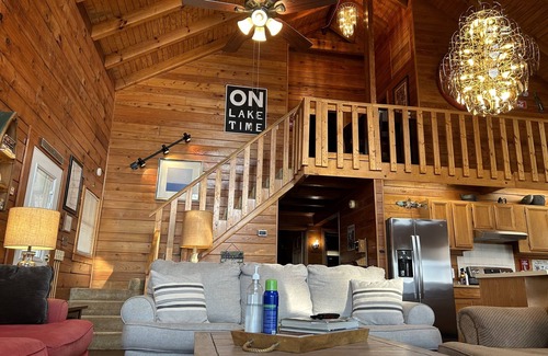 Cordele House | Log Cabin Home * Fantastic Sunsets! * Private Boat Ramp * Big Water * Fiber Wifi