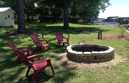 Cordele House | Log Cabin Home * Fantastic Sunsets! * Private Boat Ramp * Big Water * Fiber Wifi