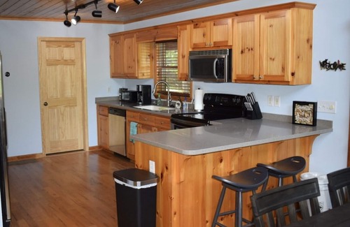Piney Creek Cabin | Log Cabin in a secure community in the beautiful Blue Ridge Mountains.