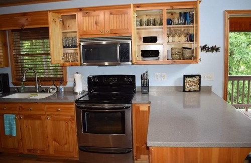 Piney Creek Cabin | Log Cabin in a secure community in the beautiful Blue Ridge Mountains.