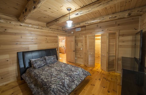 Sugarcreek Bed & Breakfast | Log cabin in Amish country