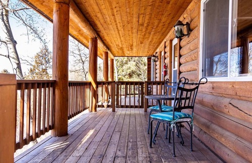 Big Sandy Cabin | Log cabin in the National Forest, full restaurant/bar on site, near ski lift.n