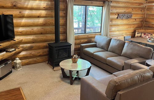 Pinetop Cabin | Log Cabin in the Woods