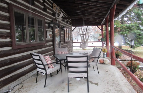 St. Helen Cabin | Log cabin in the woods, near trails, lake and golf courses