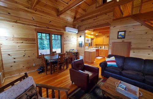 McKenzie Bridge Cabin | Log Cabin Inn - Cabin 12 on the Mckenzie River - minutes from Tokatee and Loloma