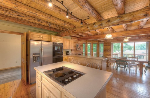 Mineral House | Log Cabin Living on Lake Anna - Warm side
