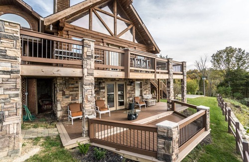 Union Cabin | Log Cabin Lodge Overlooking Ohio River Near Creation Museum & Arc Encounter