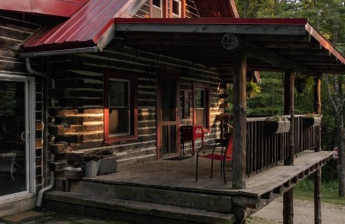 Bladensburg Cabin | Log Cabin Lodge with Indoor Heated Pool