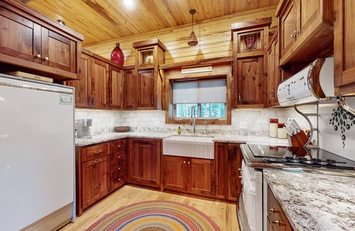 Island Park Cabin | Log cabin made new again with hot tub, WiFi, wood stove, close to Yellowstone