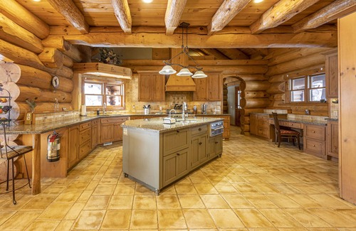 Lakeland Cabin | Log Cabin Mansion fronting Strawberry and Bass Lake with large oversized suites.