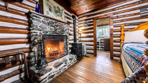 Woodfin Cabin | Log Cabin Motor Court