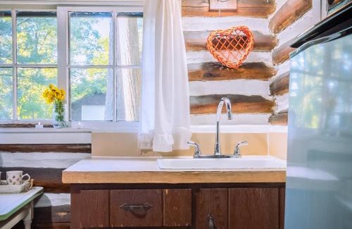 Woodfin Cabin | Log Cabin Motor Court