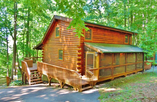 Maggie Valley Cabin | Log Cabin, MountainView, EZ Access, Playground, Fireplace, Firepit, WIFI, AC