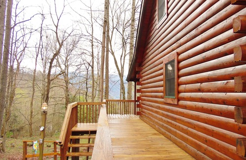 Maggie Valley Cabin | Log Cabin, MountainView, EZ Access, Playground, Fireplace, Firepit, WIFI, AC