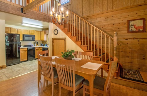 Spotsylvania Cabin | Log Cabin Multi Lvl Queen Wilderness Presidential
