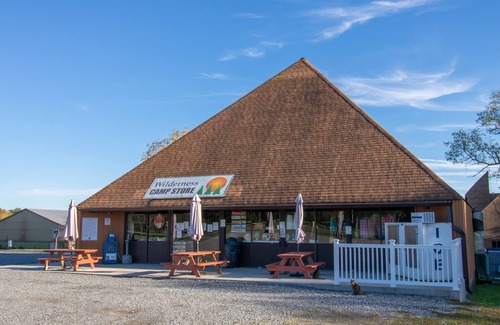 Spotsylvania Cabin | Log Cabin Multi Lvl Queen Wilderness Presidential