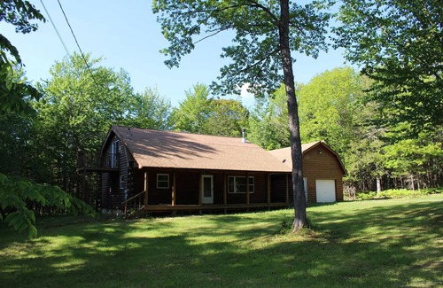 Kingfield House | Log Cabin Near town