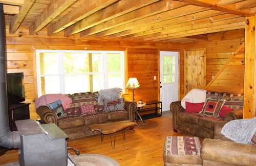 Kingfield House | Log Cabin Near town