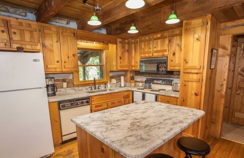 Boone Cabin | Log Cabin Oasis near Downtown