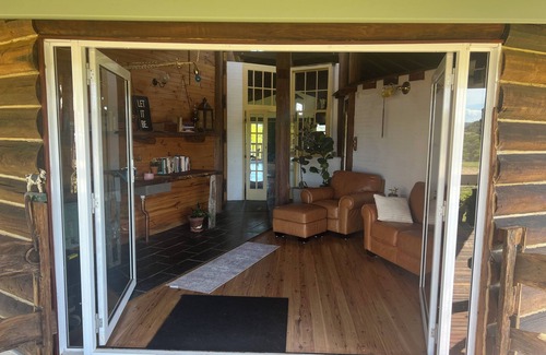 Elands House | Log Cabin OFF GRID, fire place, balconies/library/Rain forrest, walk, swim.