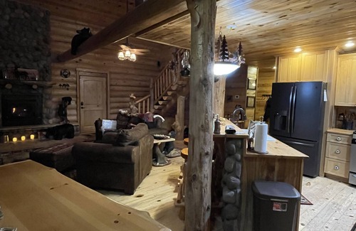 Springerville Cabin | Log Cabin on 9 acres with fireplace 15 min from Showlow Az