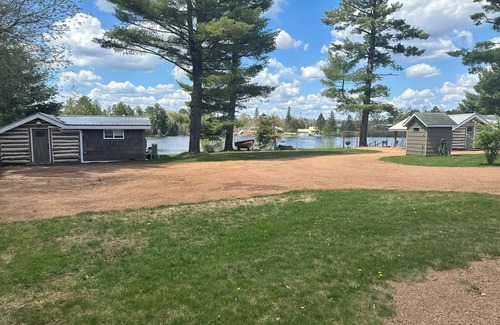 Tomahawk Cabin | Log Cabin on Lake Alice & ATV/UTV Trails, Papa Bear 2-Bedroom