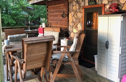 Milam House | Log Cabin on Lake Front Property! New Spa! New Grill! We have internet!
