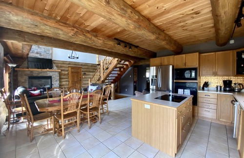 Tyendinaga House | Log Cabin on Salmon River