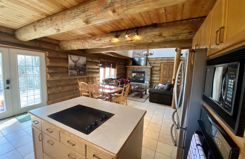 Tyendinaga House | Log Cabin on Salmon River