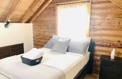 Augusta Cabin | Log Cabin On The Bluff