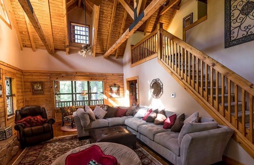 Baker Cabin | Log Cabin on the River