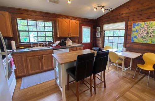 Boyette Cabin | Log Cabin on Wooded Acre Near Tampa