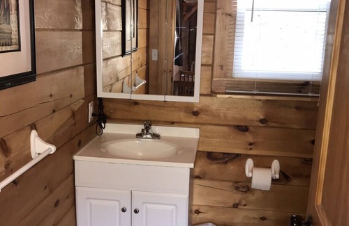 Thompsonville House | Log Cabin. Only minutes from Crystal Mountain!