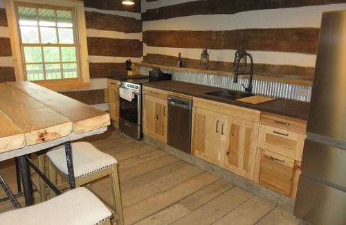 London Cabin | Log Cabin overlooking wetland reserve