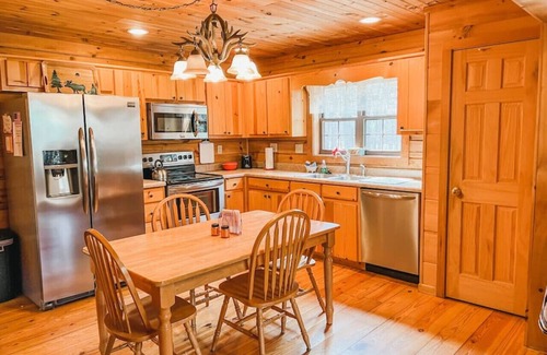 Vesta Cabin | Log Cabin Retreat In the Blue Ridge Mountains.