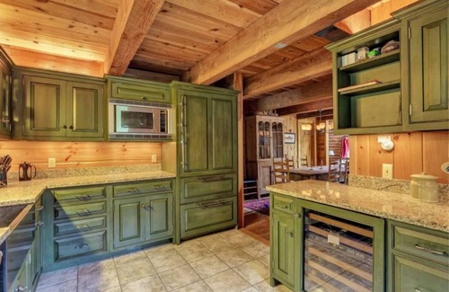 Hartland Cabin | Log Cabin Retreat on 40 Acres