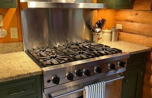 Hartland Cabin | Log Cabin Retreat on 40 Acres