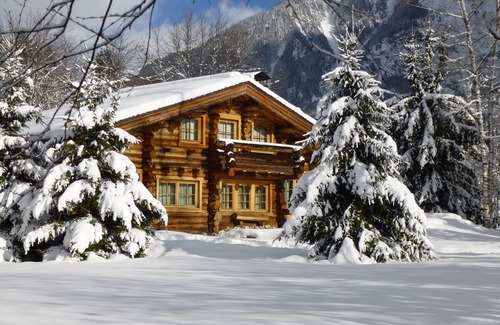 Chamonix-Mont-Blanc Ski Chalet | Log cabin, sleeps 6, beautiful view of Mont Blanc with large terrace